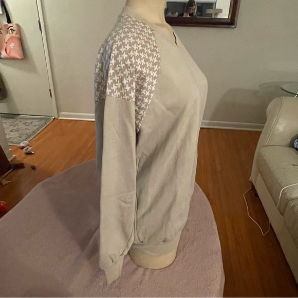 Armen sweater. Made in Canada. - Picture 5 of 12